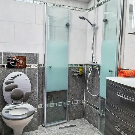 Apartamento Cosmea In By Interhome